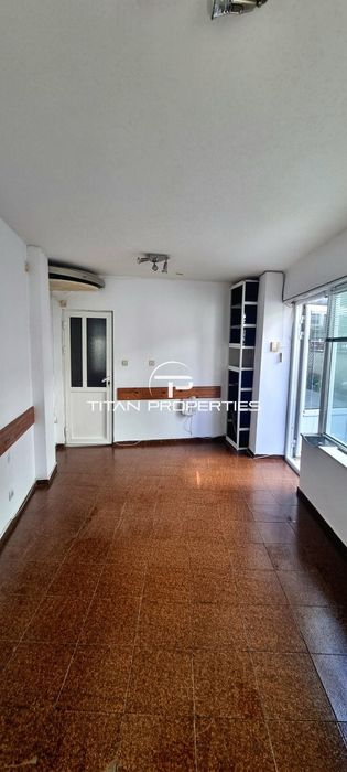 Продава се Офис в Бургас, Център - 20 кв.м за 2500 €/кв.м - Снимка #1