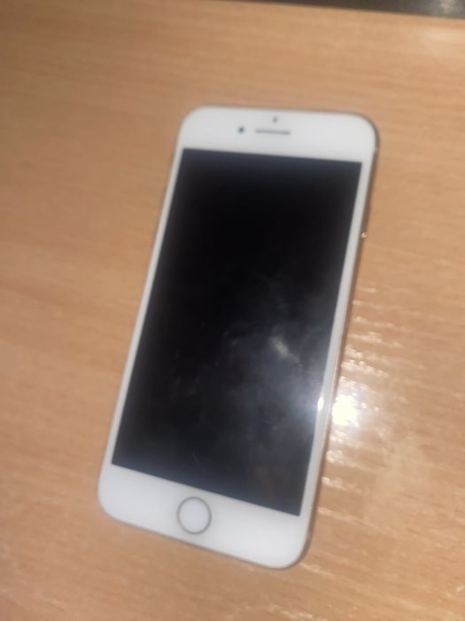 Продаю айфон 8 в идеале