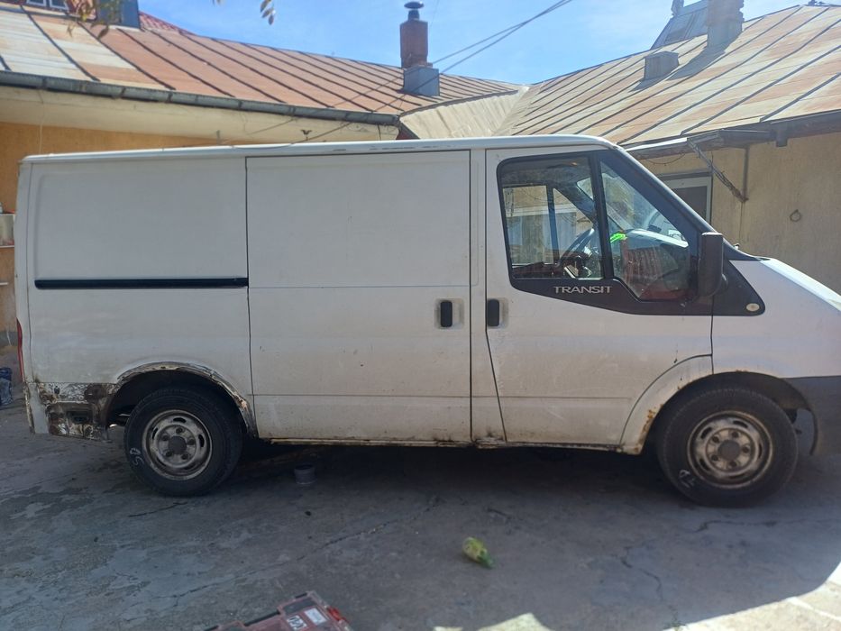 Vând Ford Tranzit 2008 pentru dezmembrari