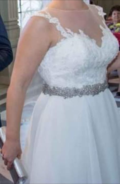 Rochie mireasa in forma de A