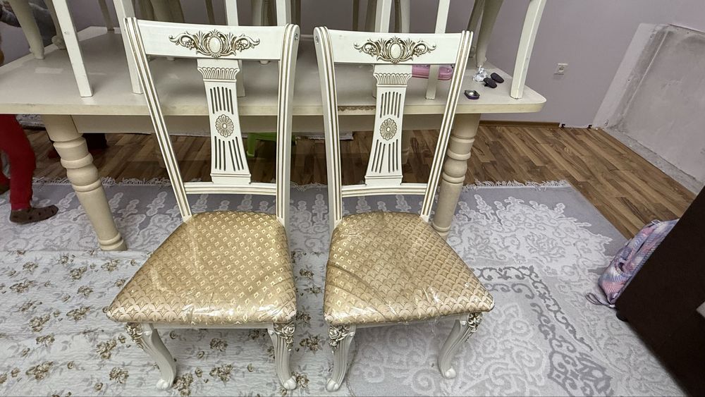 Әдемі әрі сапалы столдар сатылады