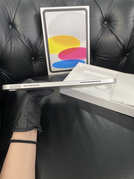 iPad 10.9-Inch / 10th Gen / 256 GB / Silver