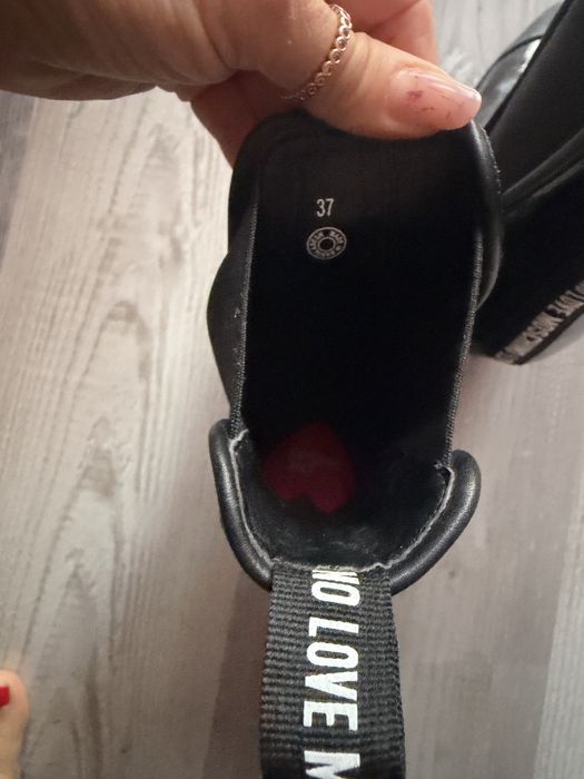 Ghete  dama Moschino