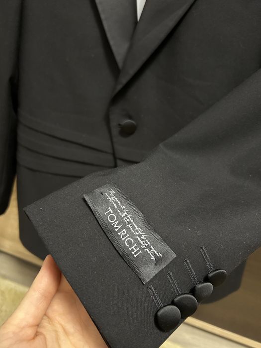 Costum negru mire