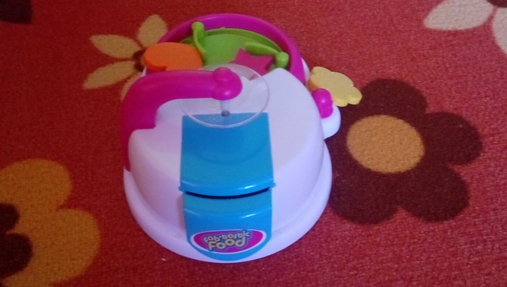 Фабрика за бисквити,  Гипсови отливки