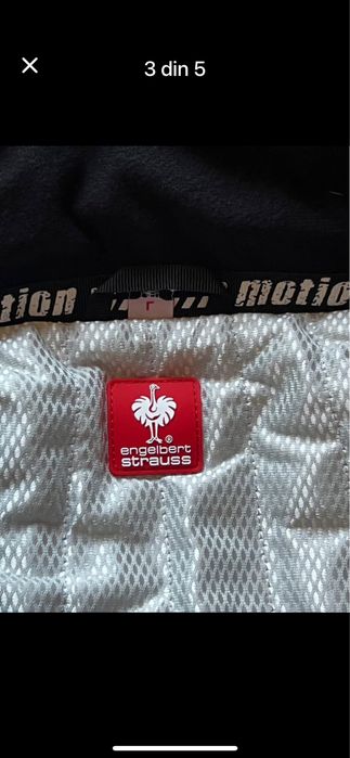 Enghebelt straus geaca gluga