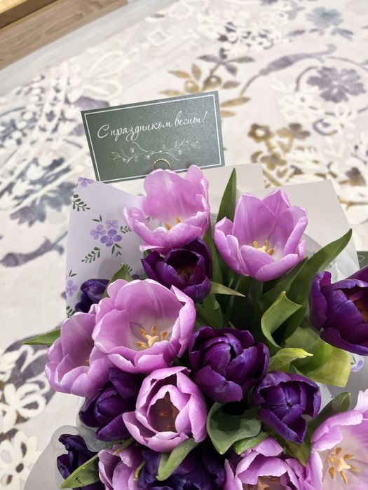 Тюльпаны свежие цветы