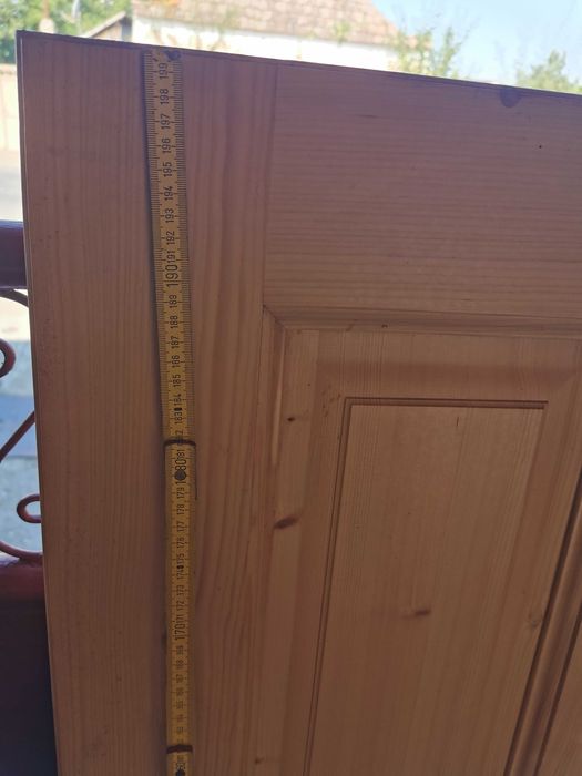 De vanzare ușă din lemn