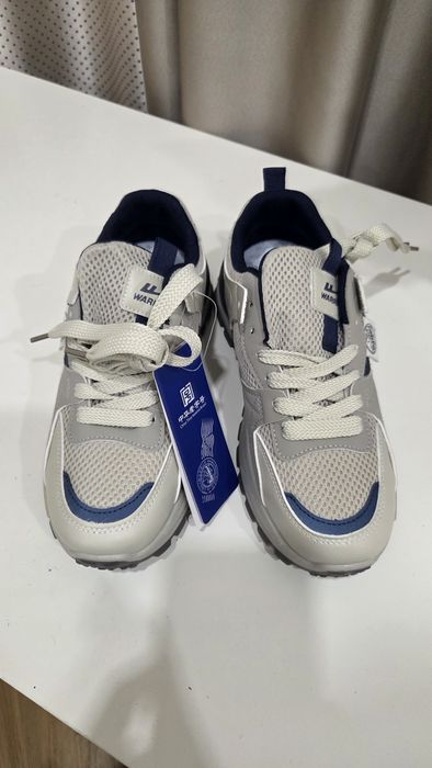 Новые кроссовки 38 размер