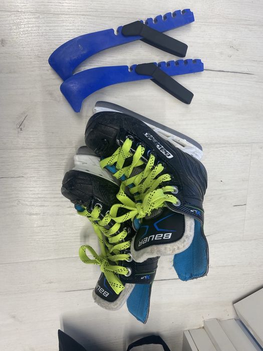 Продаю хоккейные коньки детские bauer