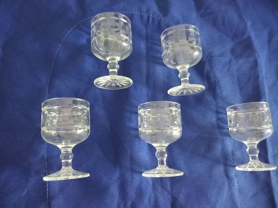 Кристални чаши, два панера за хляб, преса за сладки