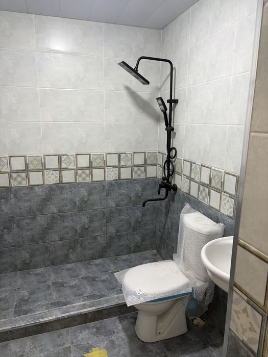 Uy sotiladi  3 sotix tayyor pod kluch  qibray tumani obod kochada