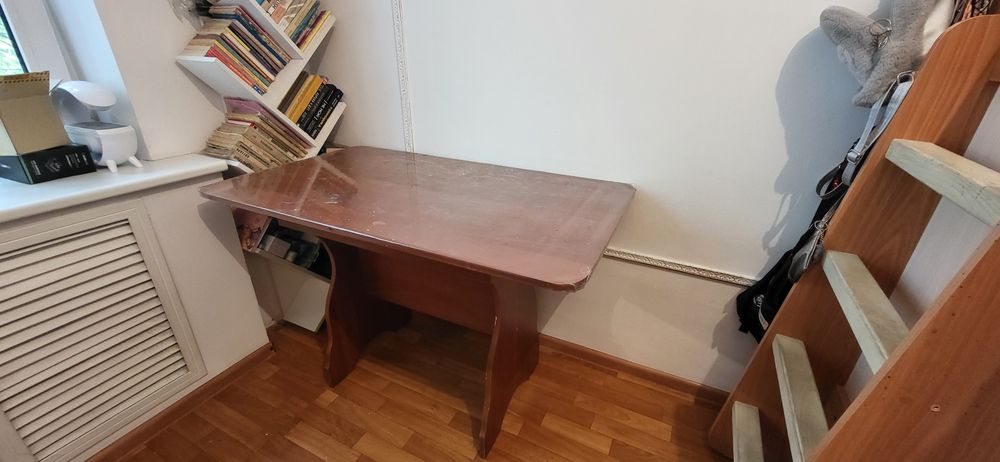 Стол для кухни или в комнату