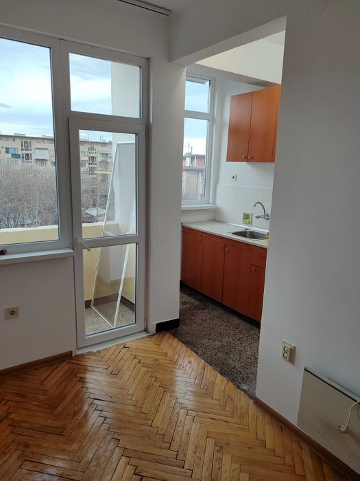 Нова обява, двустаен апартамент, център, под наем