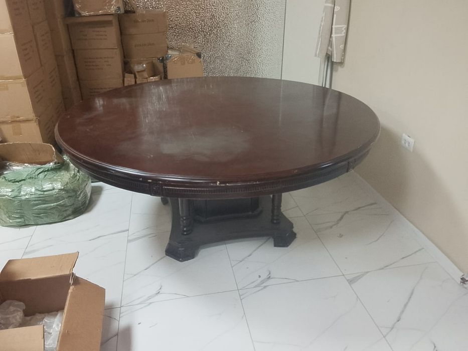 Срочно продам круглый стол