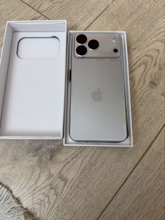 А-й-ф-о-н 17 про…