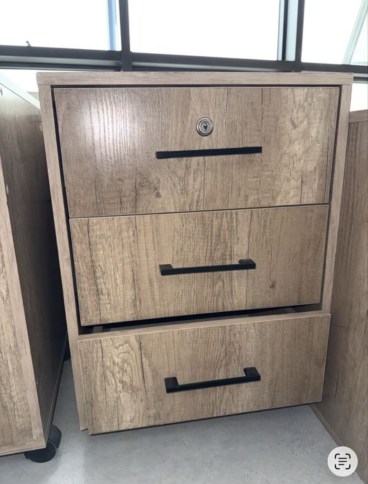 Тумбочки для офиса, кабинета. На колесиках и без. 54 шт в наличии