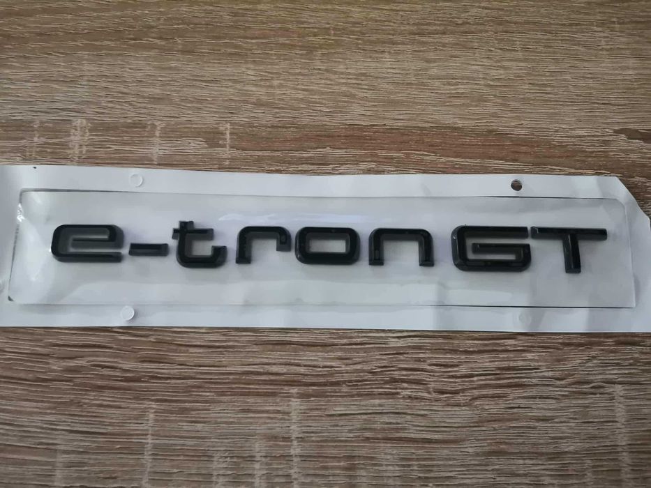 Audi e-tron GT черен гланц емблема