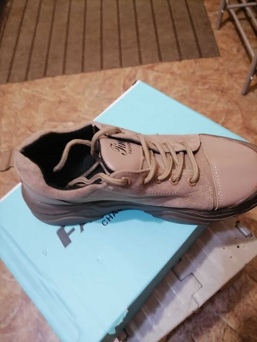 Красивые кроссовки   новые дешево