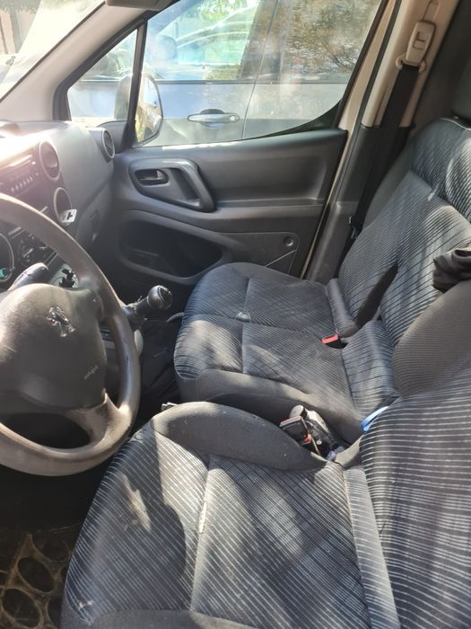 Vând Peugeot Partner