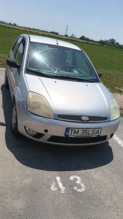 Vând Ford Fiesta
