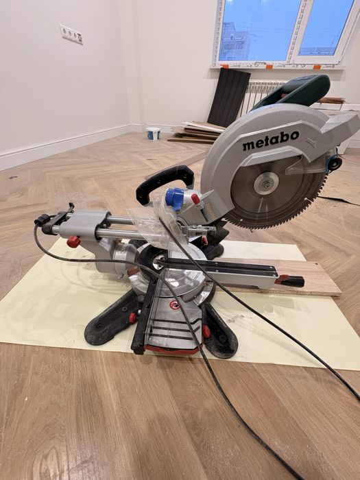 Торцовочная пила инструмент