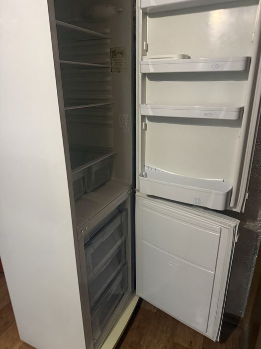 Холодильник indesit