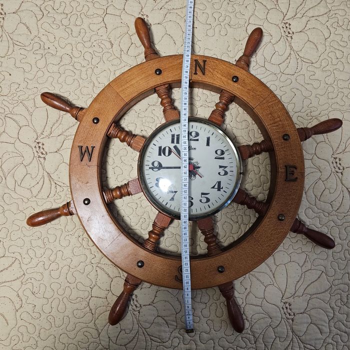 Timona din lemn masiv cu ceas Brom