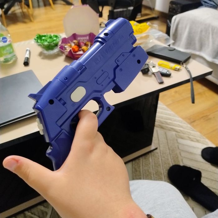 Vand pistol retro de gaming pentru playstation 2, in conditie perfecta