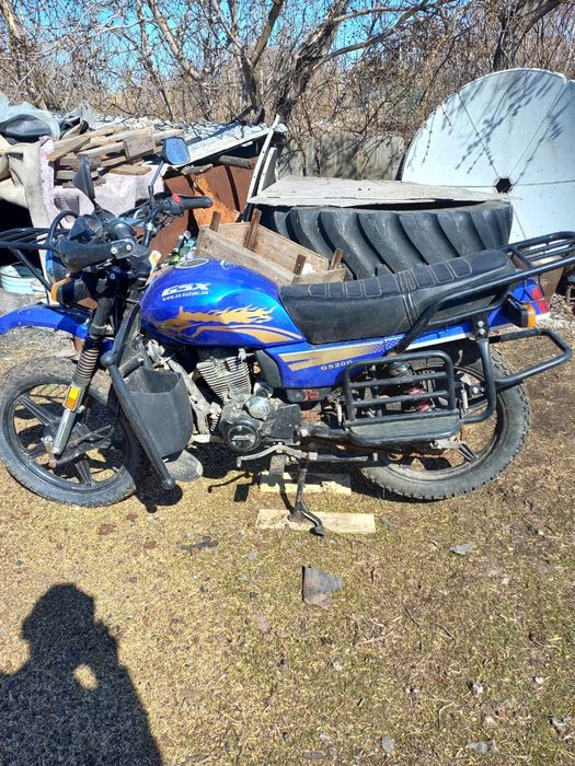 Продам мотоцикл suzuki 200