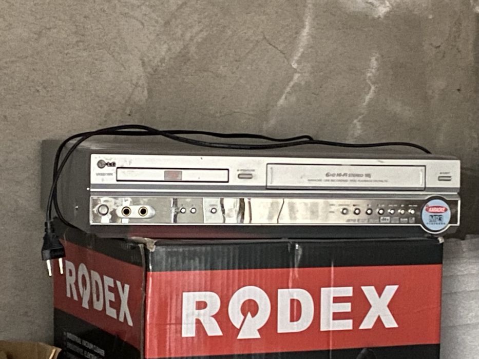 Видеомагнитафон двд