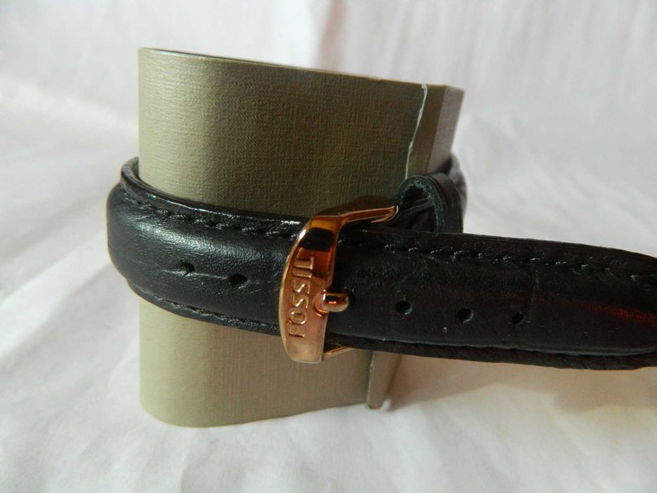 Ceas de dama FOSSIL multidate ,placaj auriu , otel, cod F1