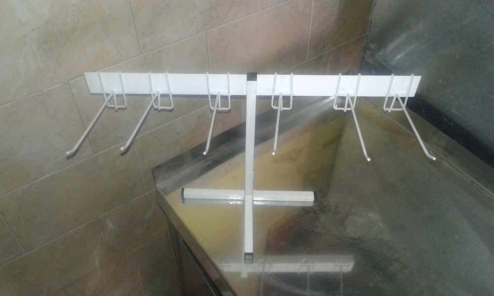 Стелажи за окачване