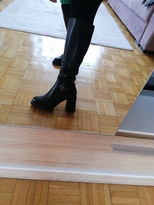 Vând cizme piele naturală, mărimea 35, aproape noi