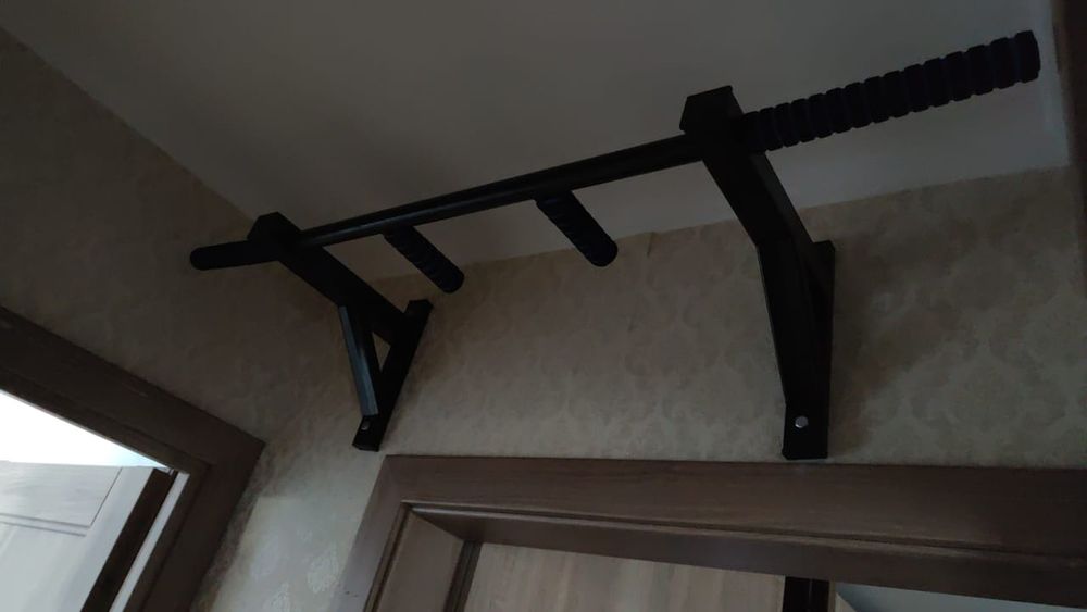 Турник настенный