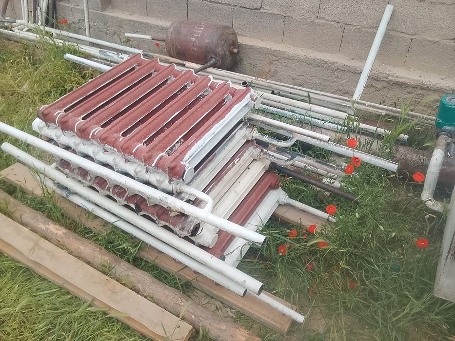 Чугунные радиаторы и печь с насосом