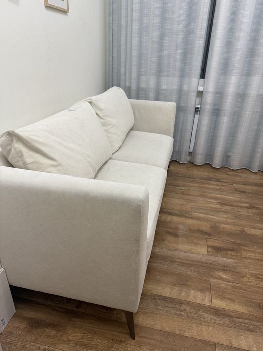 Продам диван не раскладной 2 метра на 1 метр б/у требует химчистки