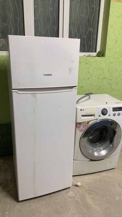 Холодильник б/у в хорошем состоянии