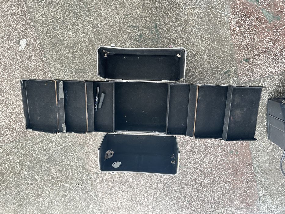 Trusa makeup  ! Se vinde separat de produsele care sunt in poze