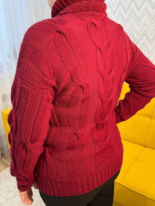 Продается свитер ручной работы