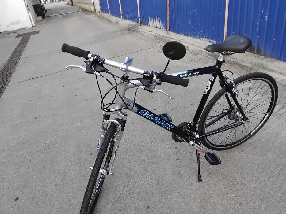 Vând bicicleta Giant din aluminiu pentru bărbați