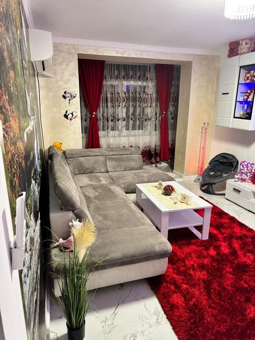 Vând apartament decomandat cu 3 camere cu suprafața utilă de 56,59 m.p și balcon de 3,42 m.p