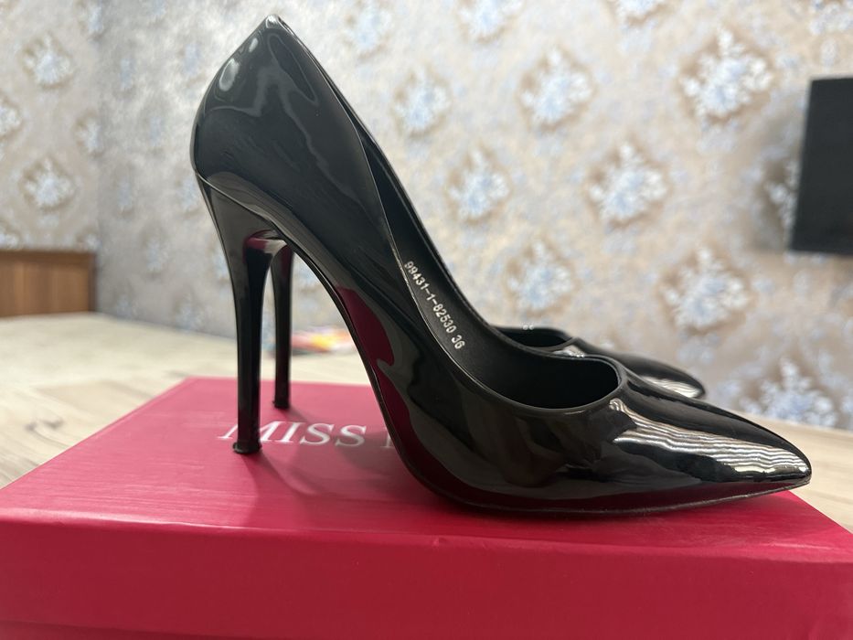 Poshnali tufli sotiladi