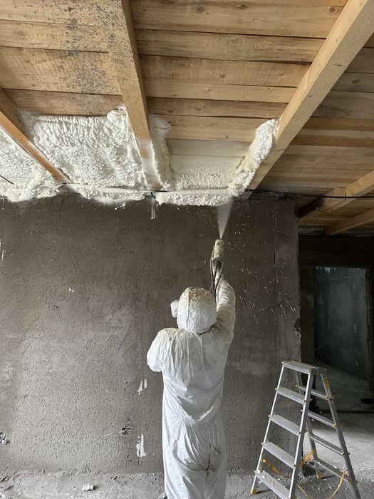 Izolație cu spumă poliuretanica termica fonica