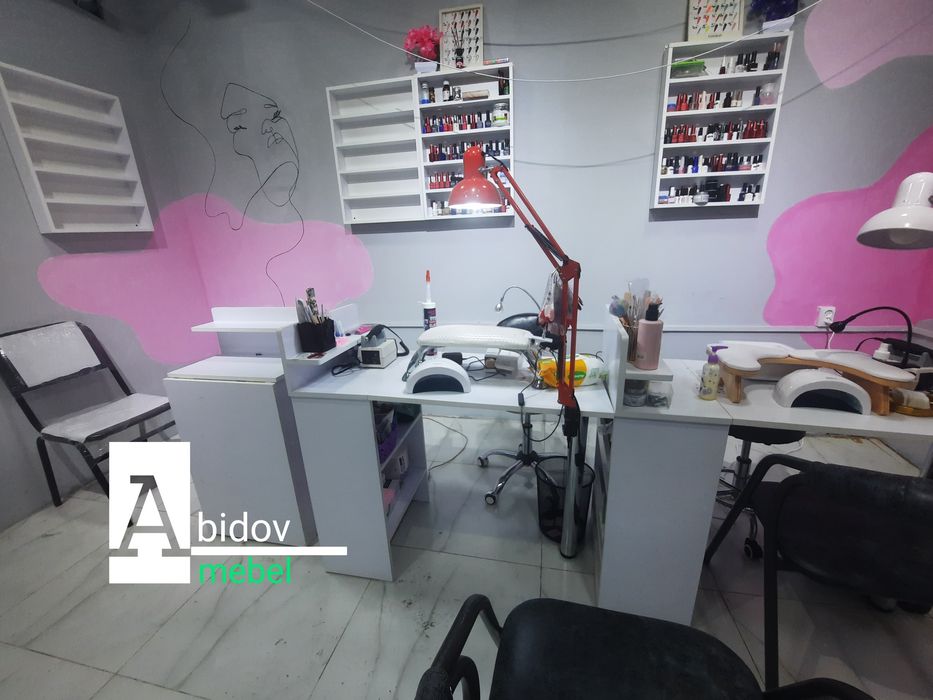 Навесной полка для лаков и для других предметов интерьера.