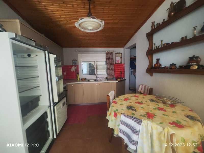 Самостоятелна къща в голям парцел