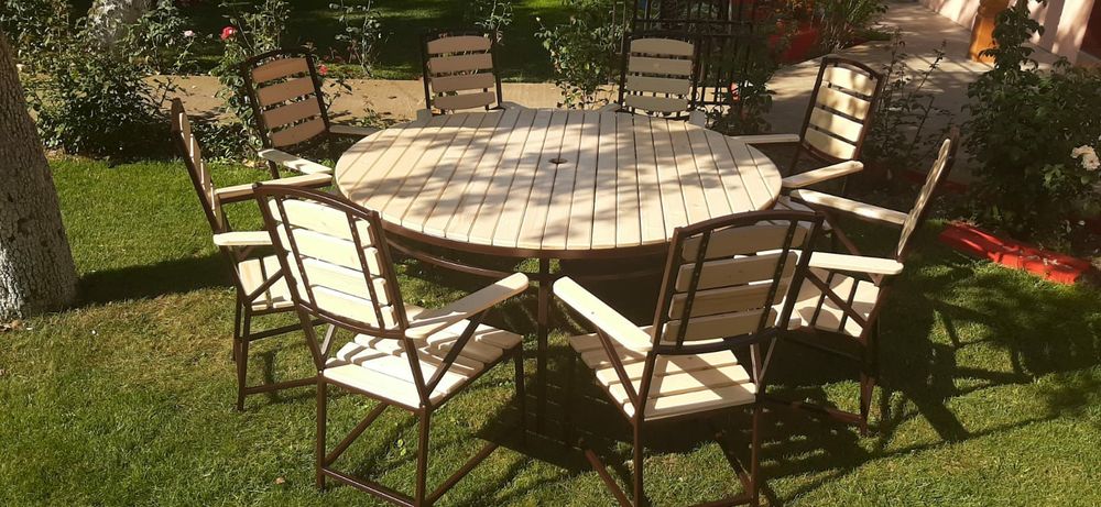 Masa + scaune, gradina.
