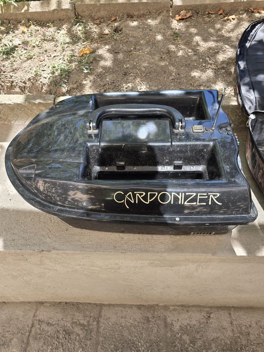 Лодка за захранка Carponizer