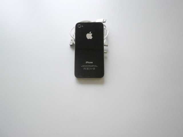 Apple iPhone 4s 64GB.
