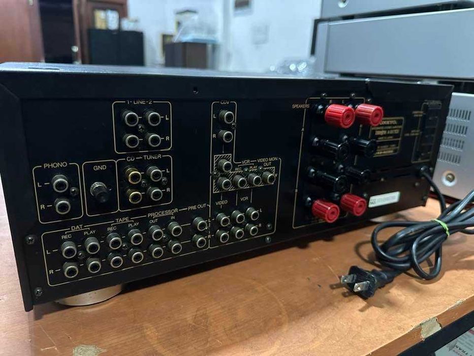 Onkyo 817 xd,  интегральный усилитель.